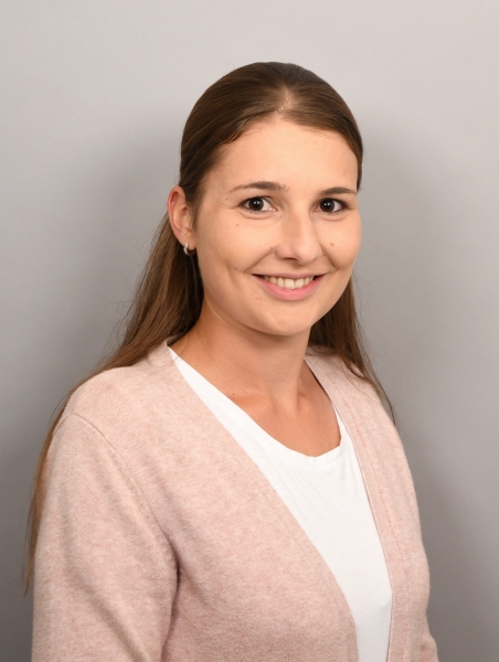 Jasmin Davies, Pflegedienstleitung